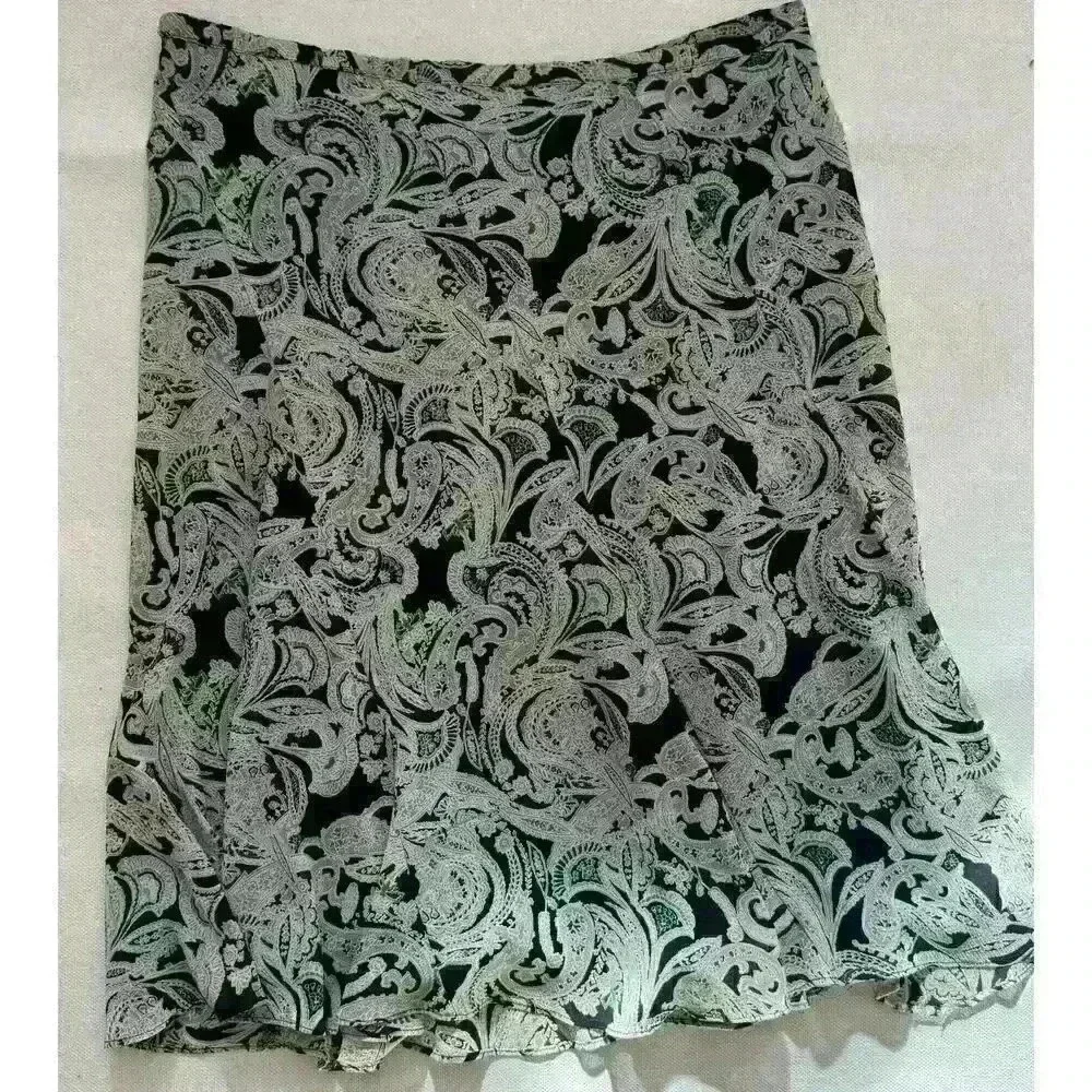 Jones New York Black Emerald GreenPaisley Ruffle Bottom Pleated Skirt Size 6